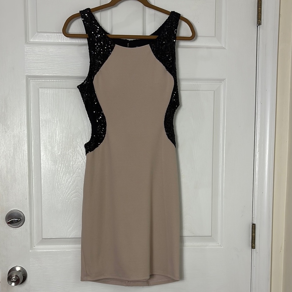 My Michelle Black and Tan Sequin Dress Open Sides Elegant Bodycon Size 9 stretch